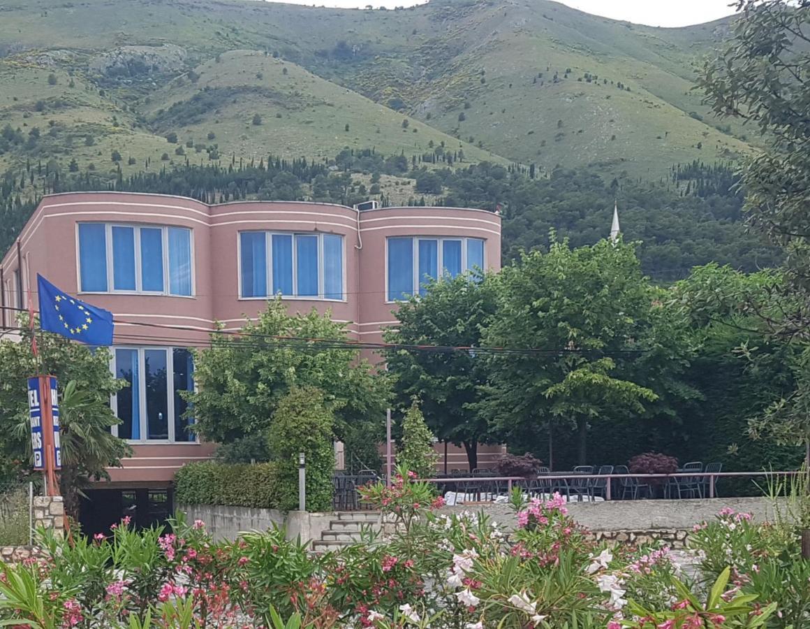 Hotel Restaurant Univers Shkodër Dış mekan fotoğraf
