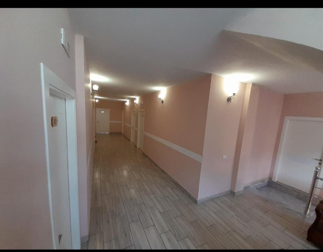 Hotel Restaurant Univers Shkodër Dış mekan fotoğraf