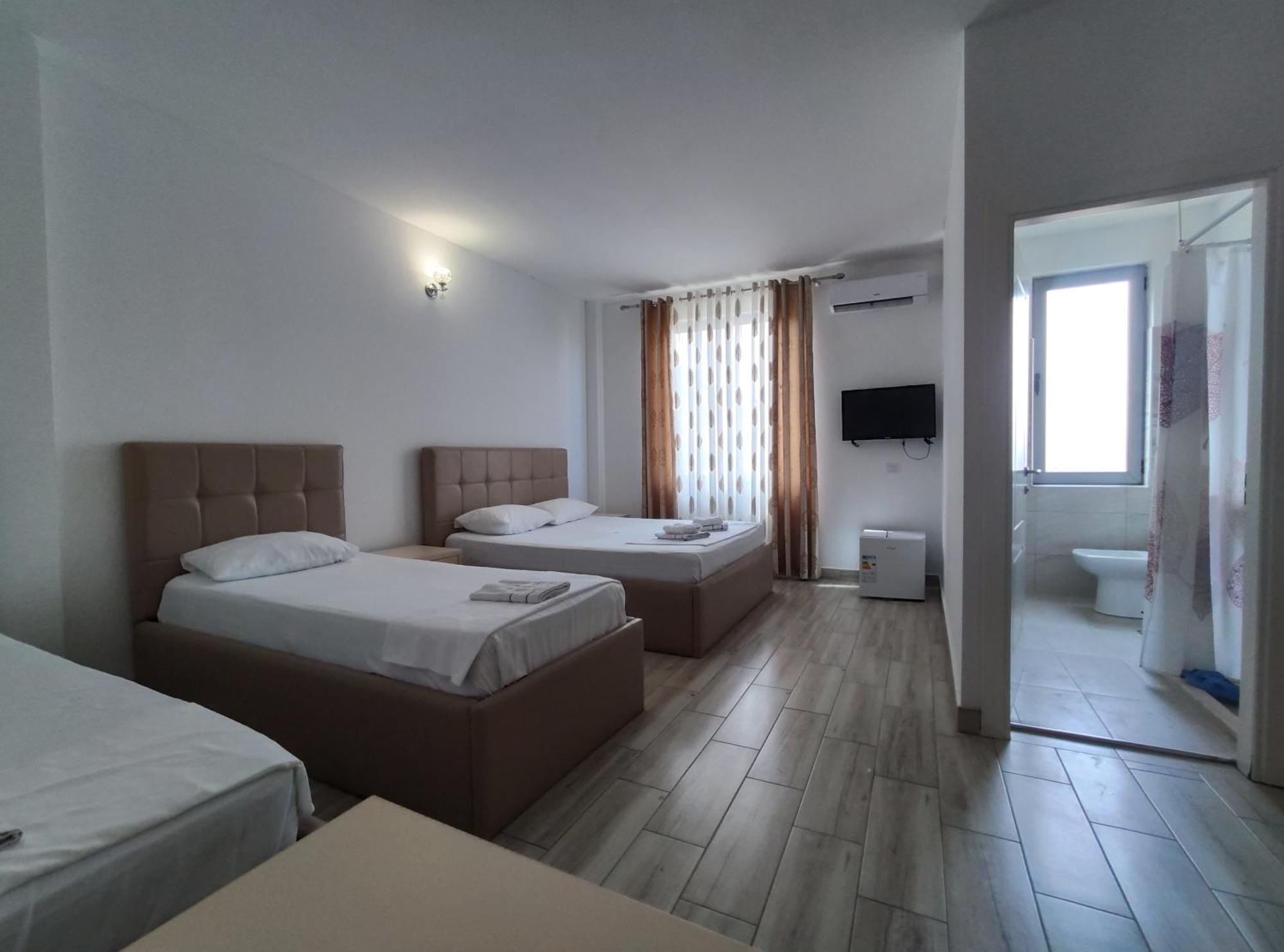 Hotel Restaurant Univers Shkodër Dış mekan fotoğraf