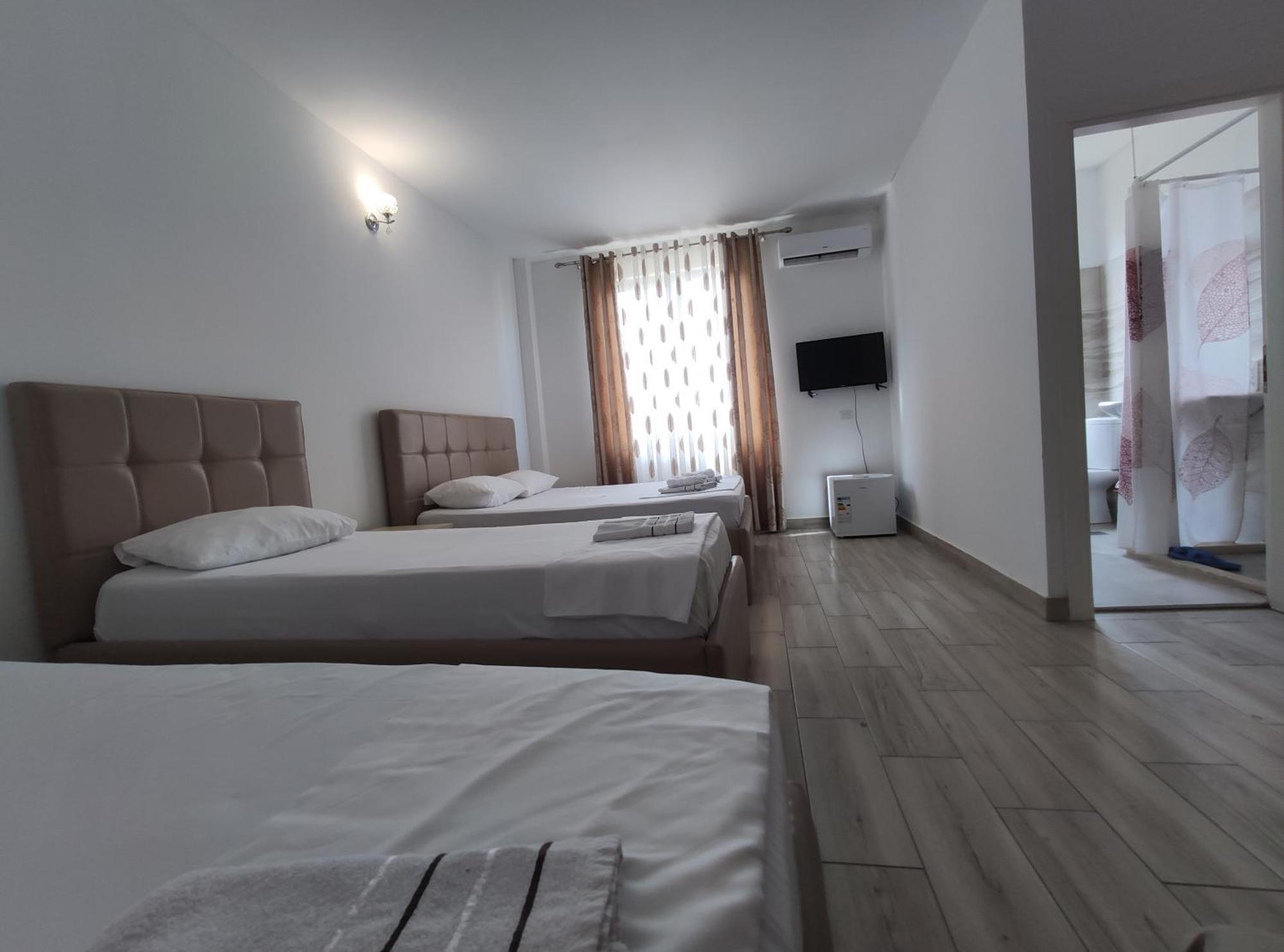 Hotel Restaurant Univers Shkodër Dış mekan fotoğraf