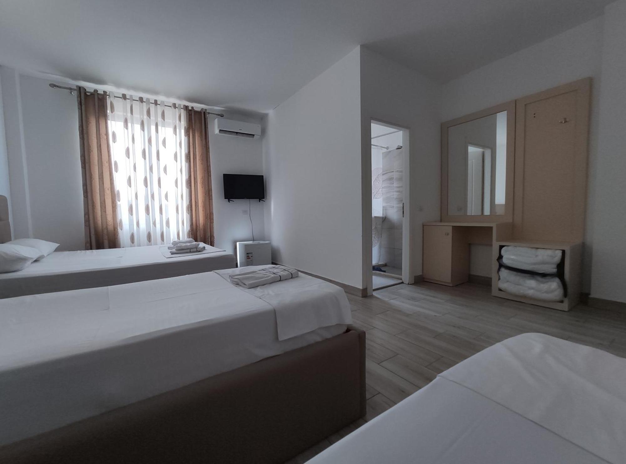 Hotel Restaurant Univers Shkodër Dış mekan fotoğraf