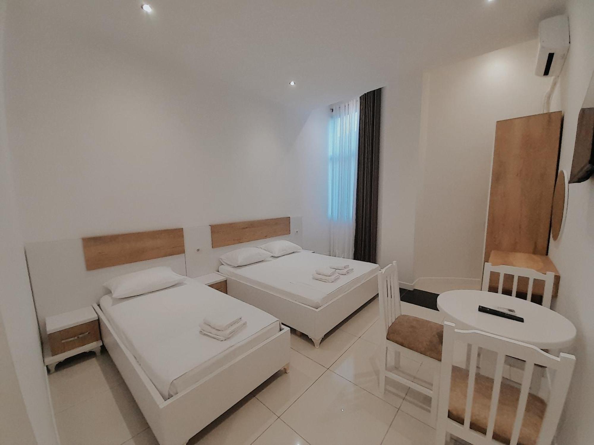 Hotel Restaurant Univers Shkodër Dış mekan fotoğraf