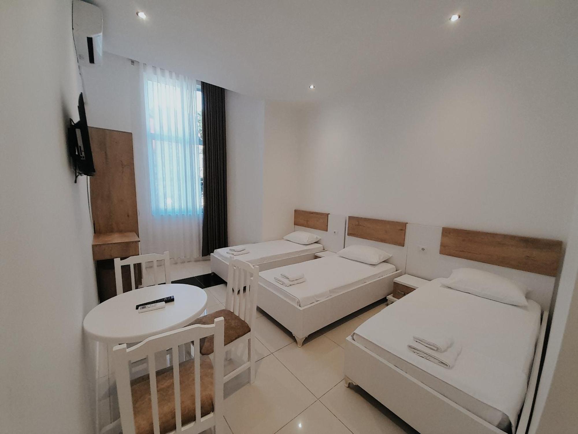 Hotel Restaurant Univers Shkodër Dış mekan fotoğraf