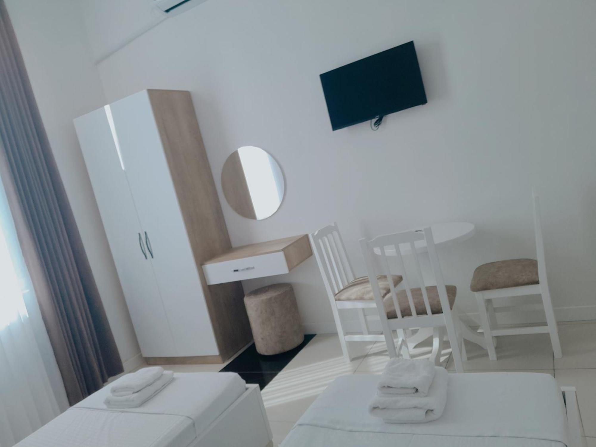 Hotel Restaurant Univers Shkodër Dış mekan fotoğraf