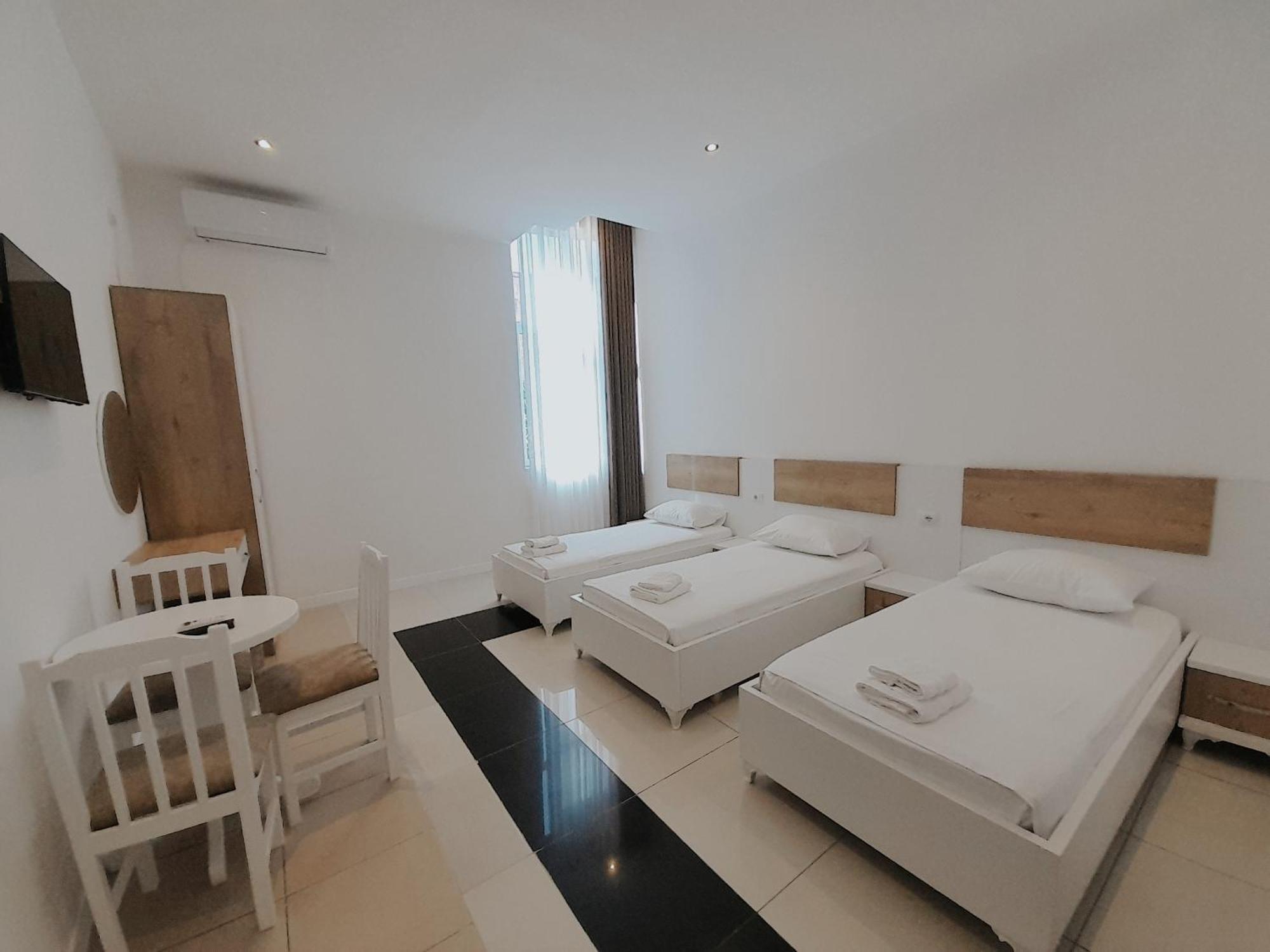 Hotel Restaurant Univers Shkodër Dış mekan fotoğraf