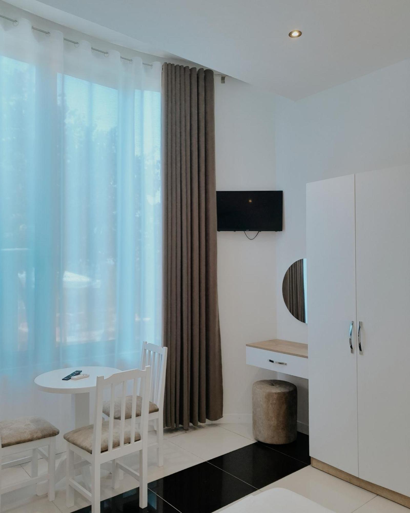 Hotel Restaurant Univers Shkodër Dış mekan fotoğraf