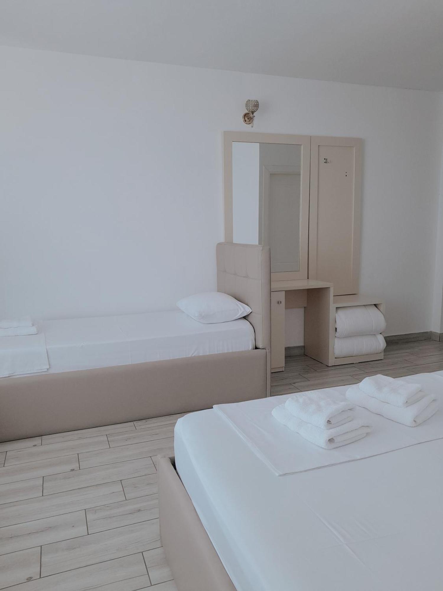 Hotel Restaurant Univers Shkodër Dış mekan fotoğraf