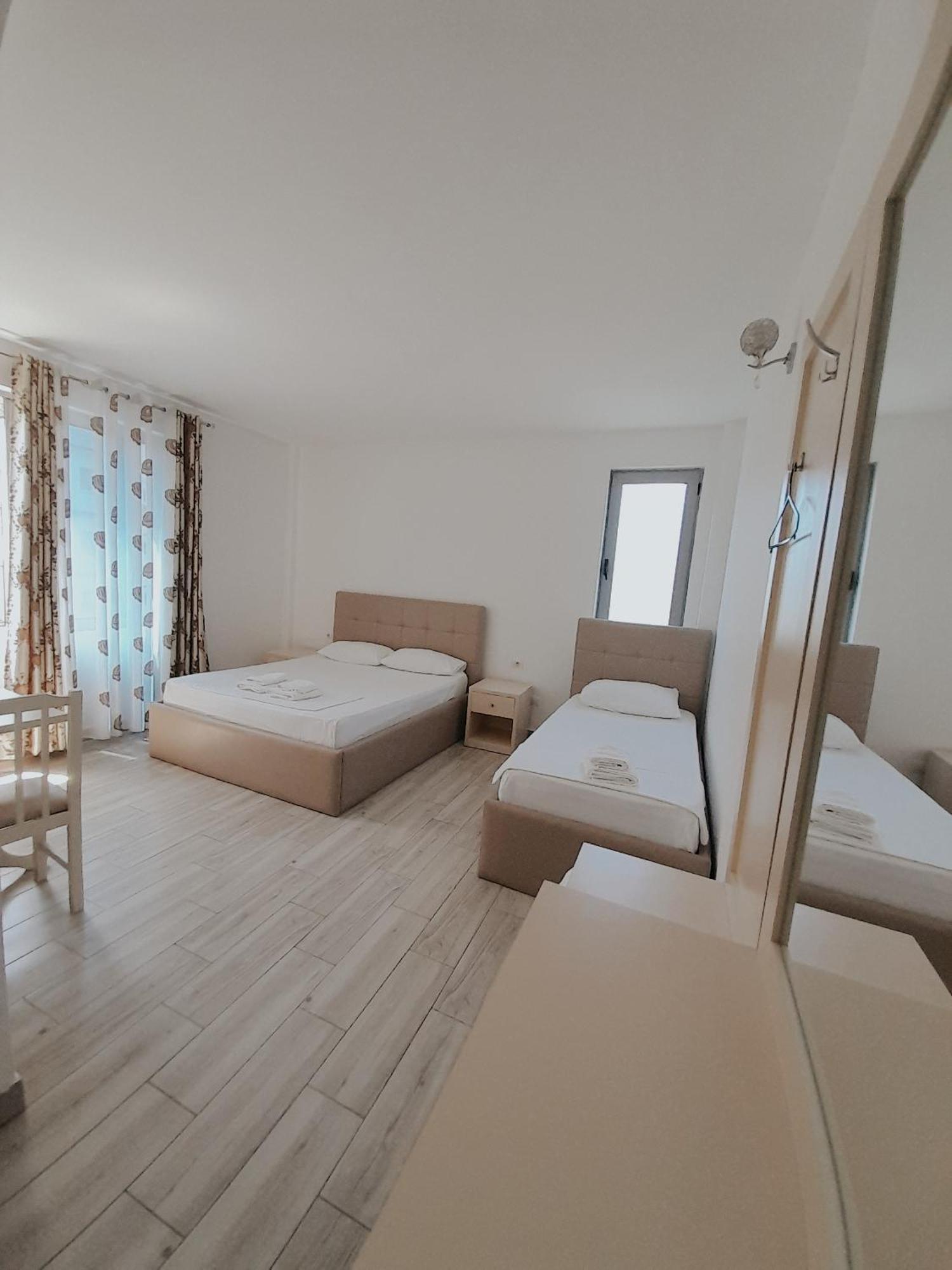 Hotel Restaurant Univers Shkodër Dış mekan fotoğraf