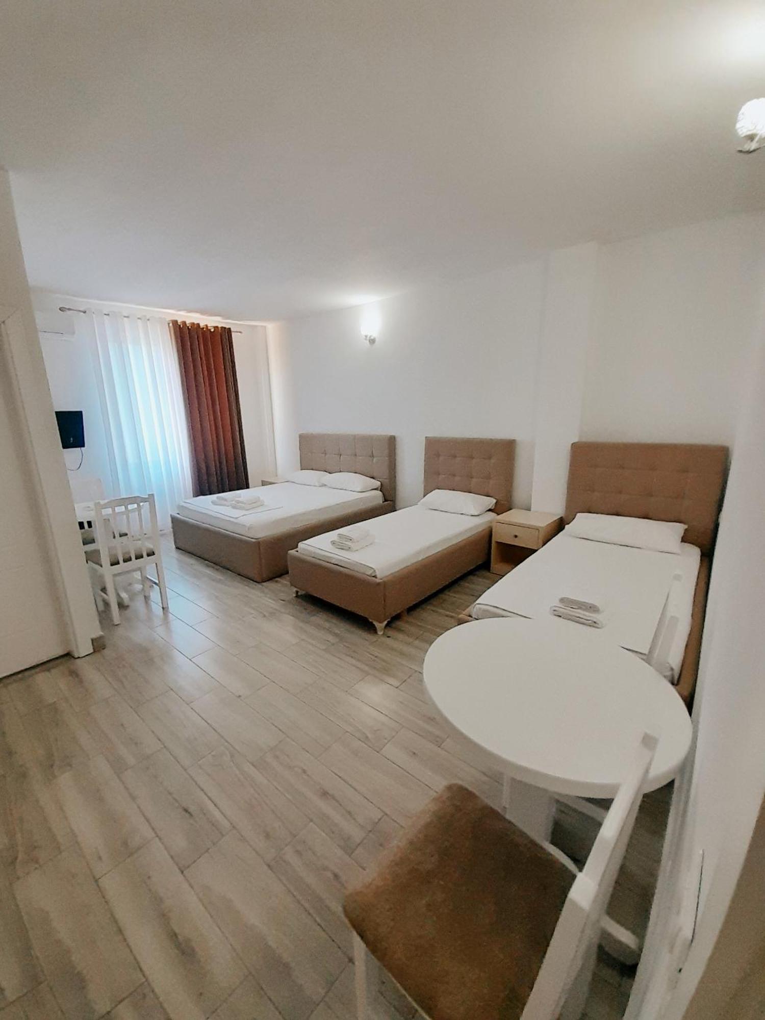 Hotel Restaurant Univers Shkodër Dış mekan fotoğraf