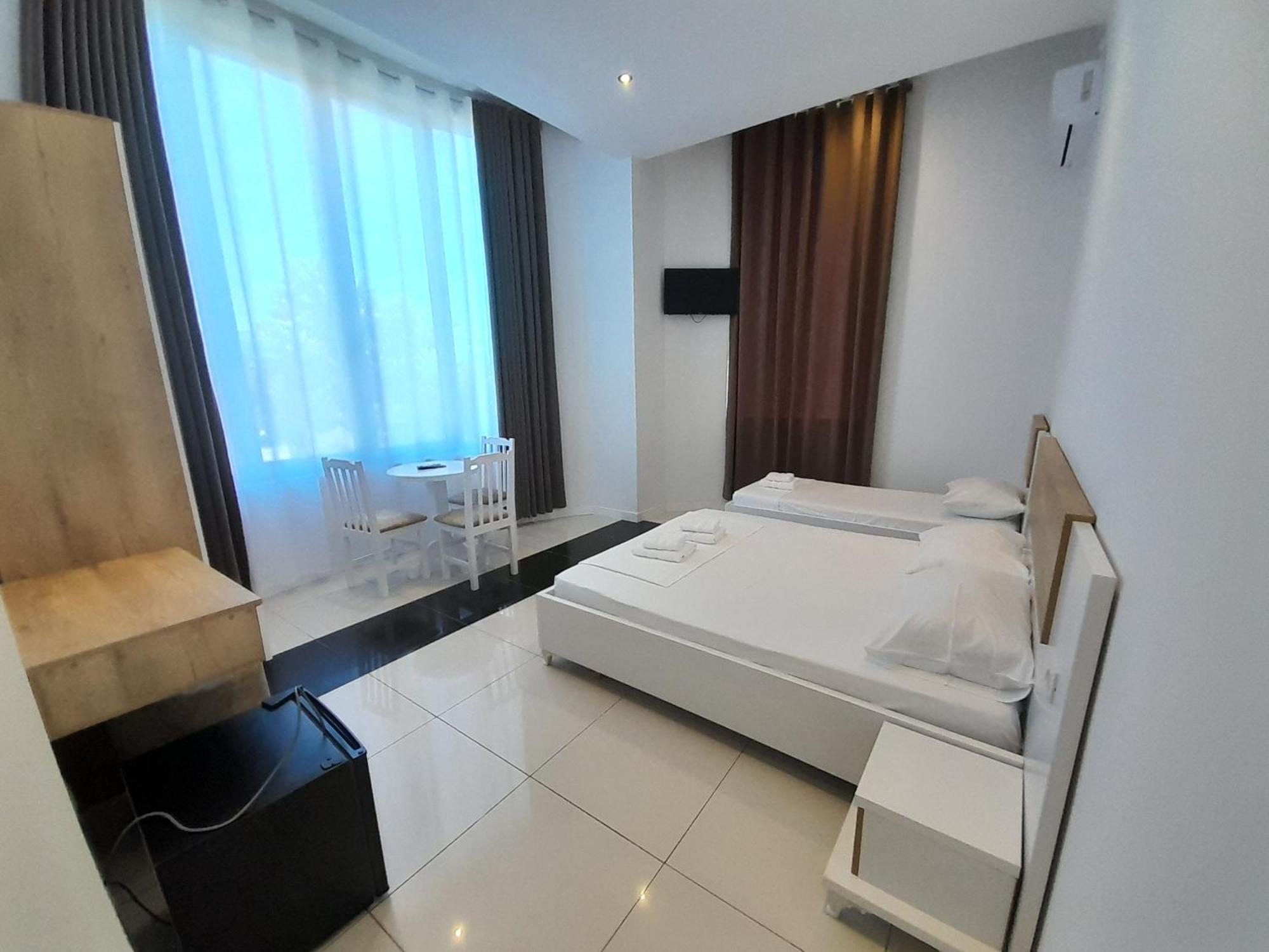 Hotel Restaurant Univers Shkodër Dış mekan fotoğraf
